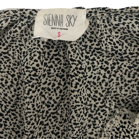 Sienna Sky Peplum Long Sleeve Blouse, Size Small - Picture 7 of 7